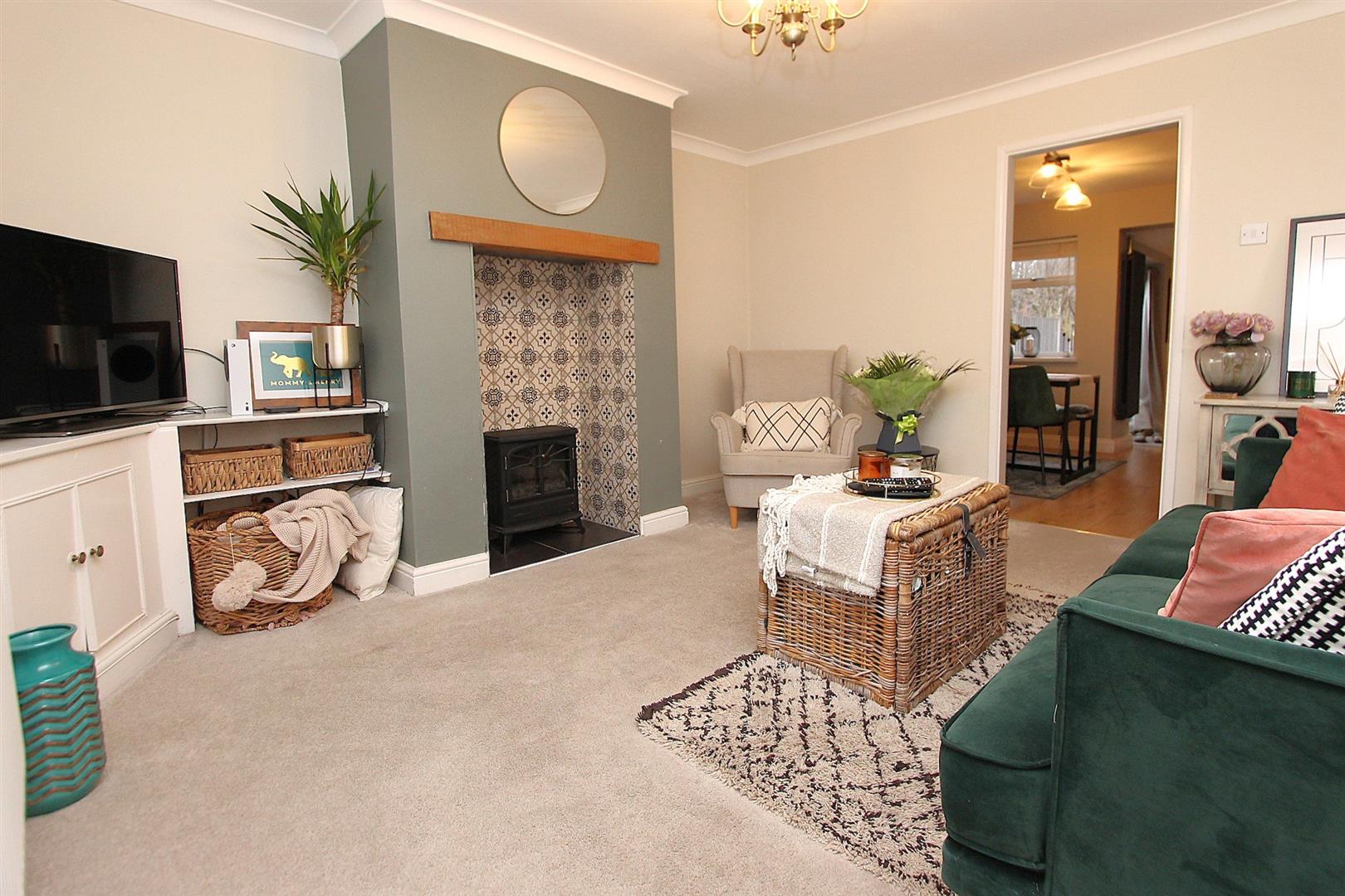 2 bed property in Field Lane, Stourbridge